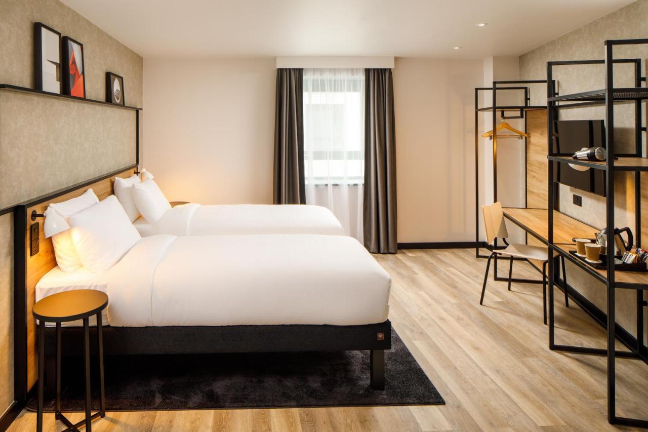 Hotel Ibis London Sutton Point Exterior foto