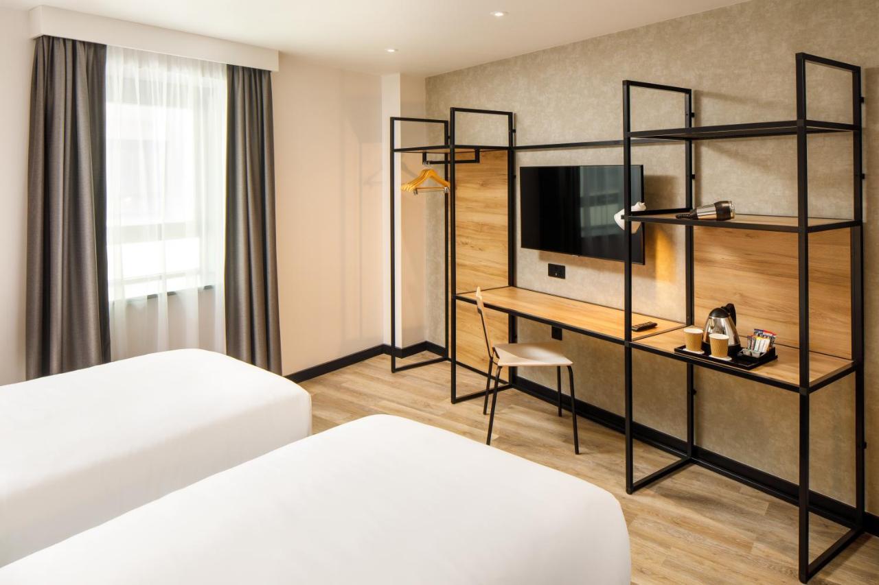Hotel Ibis London Sutton Point Exterior foto