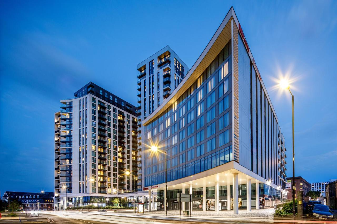 Hotel Ibis London Sutton Point Exterior foto